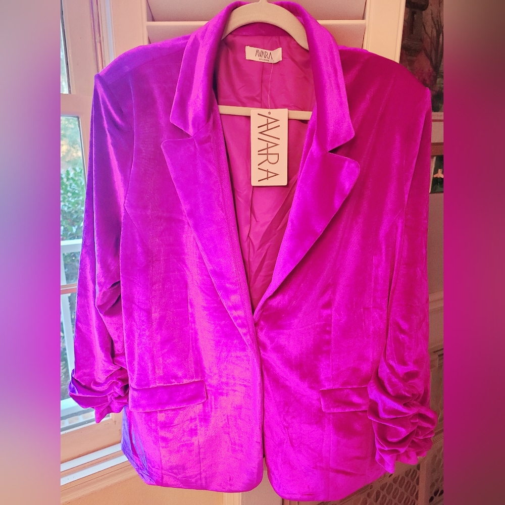 💃💃Gorgeous hot pink velvet jacket NWT Size XXL but runs small.